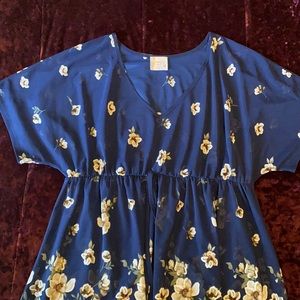 XL blue floral maternity top